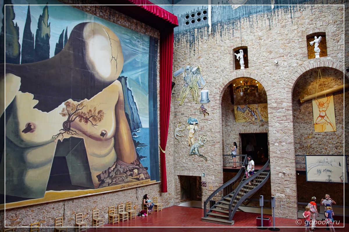 Музей Сальвадора Дали в Фигейрасе