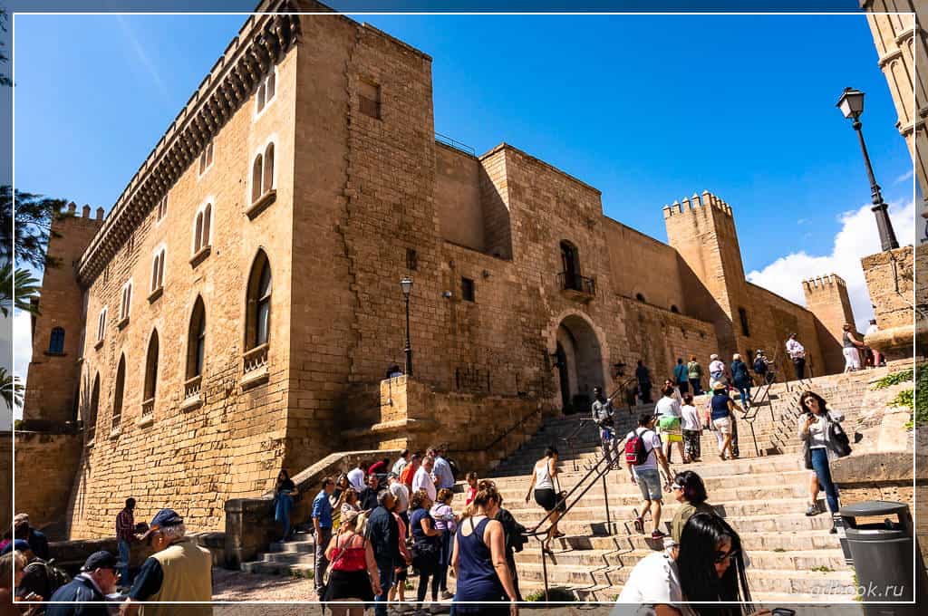 Королевский дворец Пальмы Альмудайна