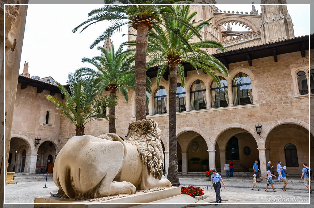 Королевский дворец Пальмы Альмудайна